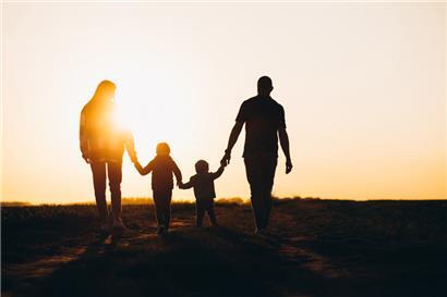 Haushalte mit Kindern und Alleinerziehende haben immer mehr Schwierigkeiten, finanziell über die Runden zu kommen
