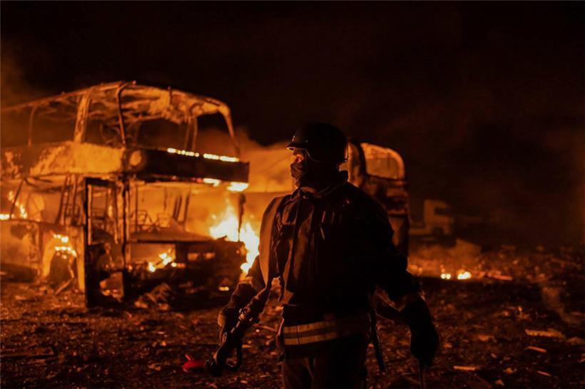 Heftige Explosionen von Luftabwehrraketen haben die Einwohner in Kiew in der Nacht zum Dienstag aus dem Schlaf gerissen
