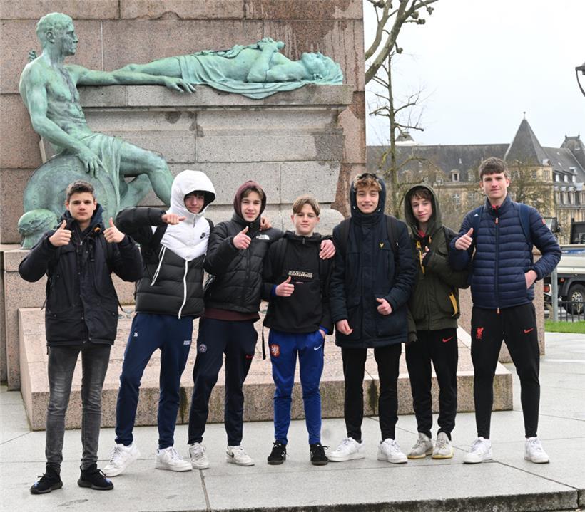 Hendrick (4.v.l.) und seine Schulkameraden aus den Niederlanden finden, dass die...