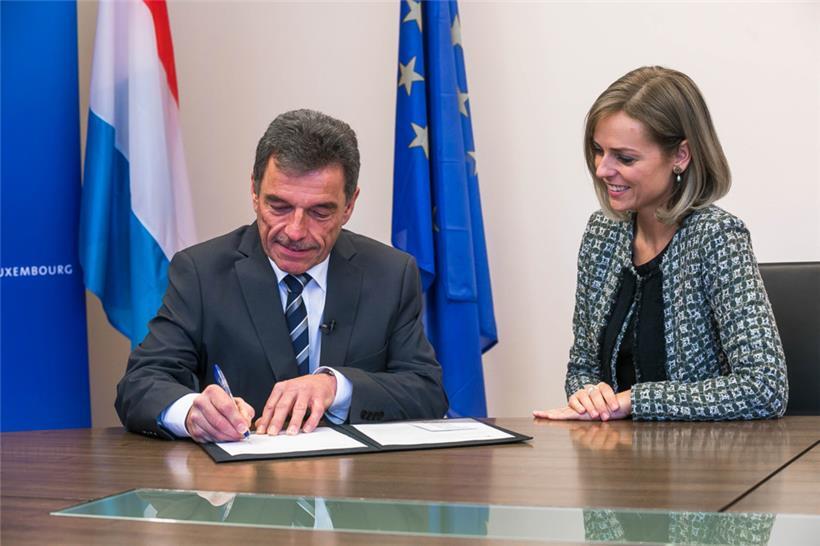 Henri Krier während seiner Vereidigung 2020 durch die damalige Innenministerin Taina Bofferding
