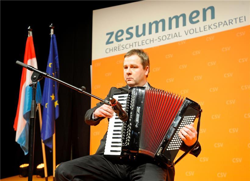 Her mit den Masken oder ich spiele ein Lied: Michel Wolter (CSV) kritisiert die Krisenpolitik der Regierung 
