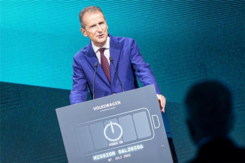 Herbert Diess, Vorstandsvorsitzender der Volkswagen AG, spricht bei einer Veranstaltung zum Baustart der Volkswagen-Batteriezellfabrik für E-Fahrzeuge in Salzgitter
