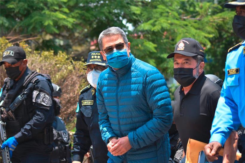 Hernandez bei seiner Ausweisung in die USA
