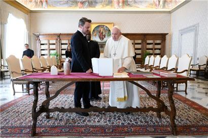 „Herzliche Gespräche“: Xavier Bettel und Papst Franziskus im Vatikan
