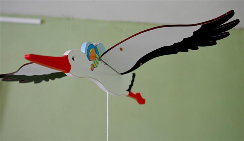 Heutzutage entscheiden sich wieder mehr Frauen für eine außerklinische Geburt
