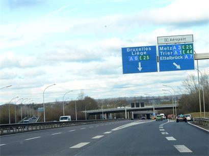 Hier bitte abfahren: Wer am Wochenende aus Richtung Esch über die A4 in die Luxemburger Innenstadt will, muss einen Umweg in Kauf nehmen