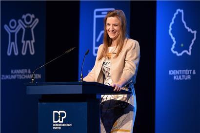 Hier ist Carole Hartmann bei einem Parteikongress im Jahr 2018 zu sehen. Am Donnerstag plädierte sie für „egalitäre Lösungen“ in Bezug auf Hilfsgelder für Angestellten und Selbstständige. 
