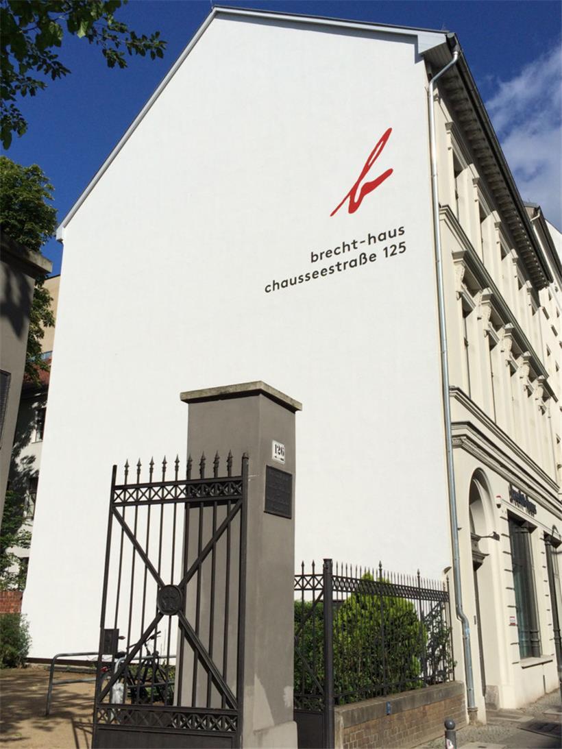 Hier lebten Weigel und Brecht: das „Bertolt-Brecht-Haus“ in Berlin, Chauseestraße 125
