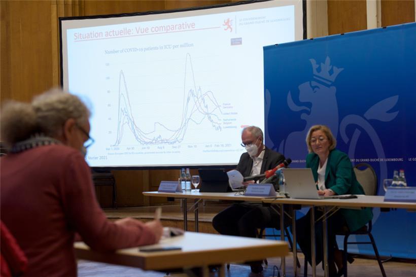 Hier sind Gesundheitsministerin Paulette Lenert und Santé-Direktor Jean-Claude Schmit noch in einem Saal des aktuellen Gesundheitsministeriums in der Villa Louvigny zu sehen – nun steht bald der Umzug an
