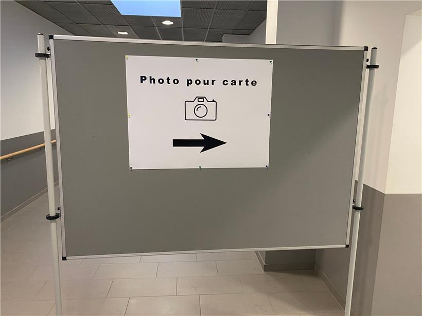 Hier sollen sich die Neulinge für ihre Schülerkarte ablichten lassen
