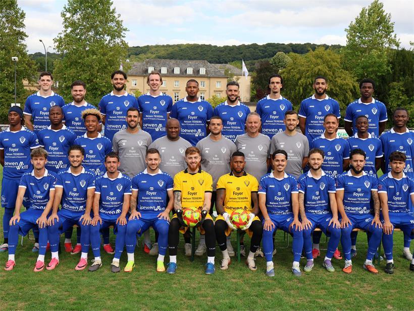 Hintere Reihe von links: Paul Mortas, Hugo Loureiro, Marco Da Silva, Sebastian Szari, Valter Andrade, Patrick Macedo, Adriano Ferraz, Cehaib El Moutawakil, Marco MajougaMittlere Reihe von links: Thierry Delgado, Benjamin Bogmis, Lewis Long IV, Carlos Carvalho (Torwart-Trainer), Paulo Furtado (Co-Trainer), Patrick Oliveira (Trainer), Carlo De Borger (Betreuer), Adam Bouzid (Co-Trainer), Alex Lopes, José Peti, Nephi MujingaVordere Reihe von links: Yoni Iserentant, André Mathias, Ricardo Sousa, Tiago Costa, Eduardo Fraga, Ricardo De Paiva, David Mendes, Daniel Freitas, Olav Moreira, Jordan Barbalinardo