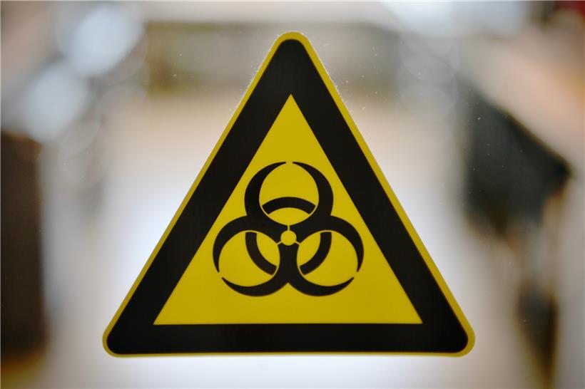Hinweis auf biologische Gefahren: Schild vor einem Sequenzierungslabor in Luxemburg
