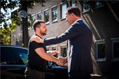 „Historisch“: Wolodymyr Selenskyj und Mark Rutte am Sonntag in Eindhoven
