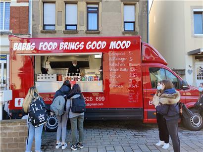 Hoch im Kurs: Während Restaurants derzeit geschlossen haben, läuft der Betrieb bei Foodtrucks weiter wie gewohnt
