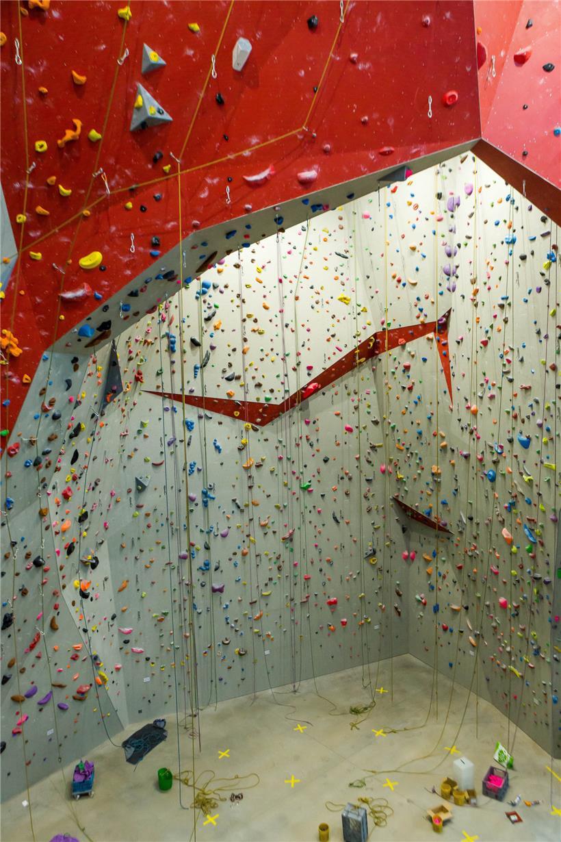 Hoch oben in der Kletterhalle ist es derzeit ganz einsam
