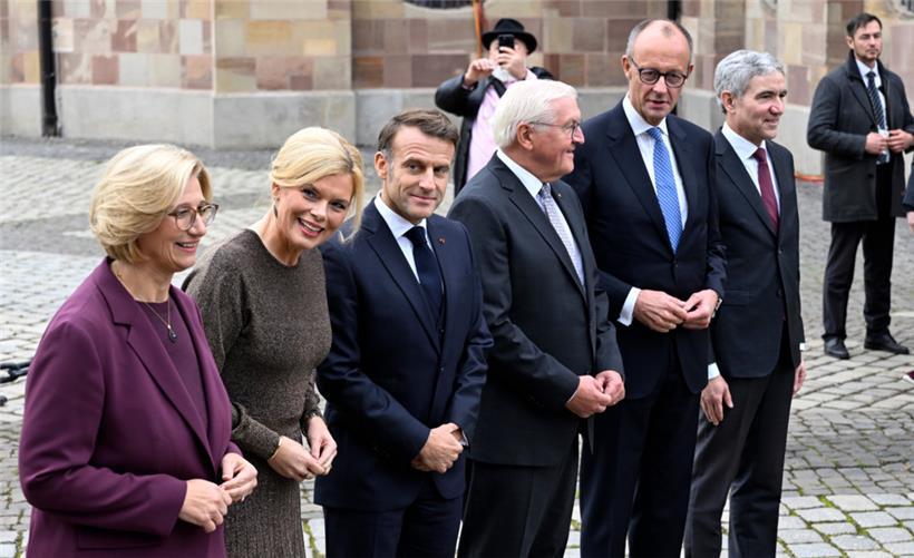 Hoher Besuch zum hohen Tag (v.l.): Saarlands Ministerpräsidentin und Bundesratspräsidentin Anke Rehlinger empfängt Bundestagspräsidentin Julia Klöckner, Frankreichs Präsidenten Emmanuel Macron, den Bundespräsidenten Frank-Walter Steinmeier, Bundeskanzler Friedrich Merz und den Präsidenten des Bundesverfassungsgerichts, Stephan Harbarth.
