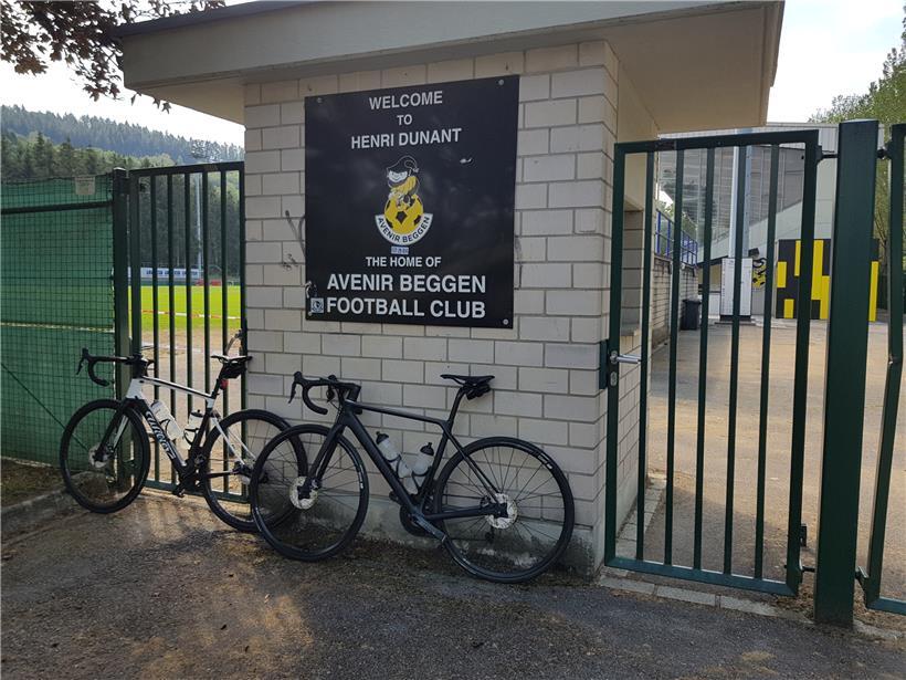 „Home of Avenir Football Club“: Fotomotiv für „Groundhopper“ (Fußballtouristen) ...