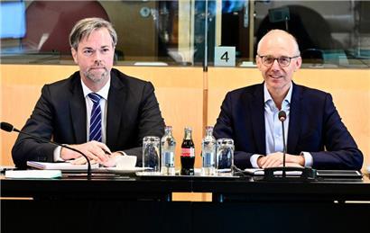 Hüter der genauen Staatsfinanzen: Formateur Luc Frieden und sein Sekretär Luc Feller
