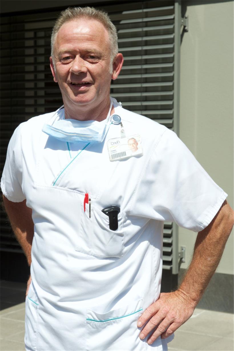 Hundefreund und Abteilungsleiter Nobert Treinen war von Anfang an ganz begeistert von der Idee, mit einer Kollegin auf vier Pfoten zu arbeiten
