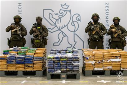 Hunderte Kilo pures Kokain waren in einer Straßenbaumaschine im Norden Luxemburgs versteckt
