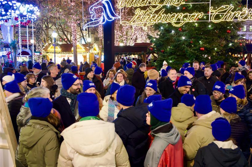 Hunderte Menschen hatten sich auf der place d’Armes versammelt
