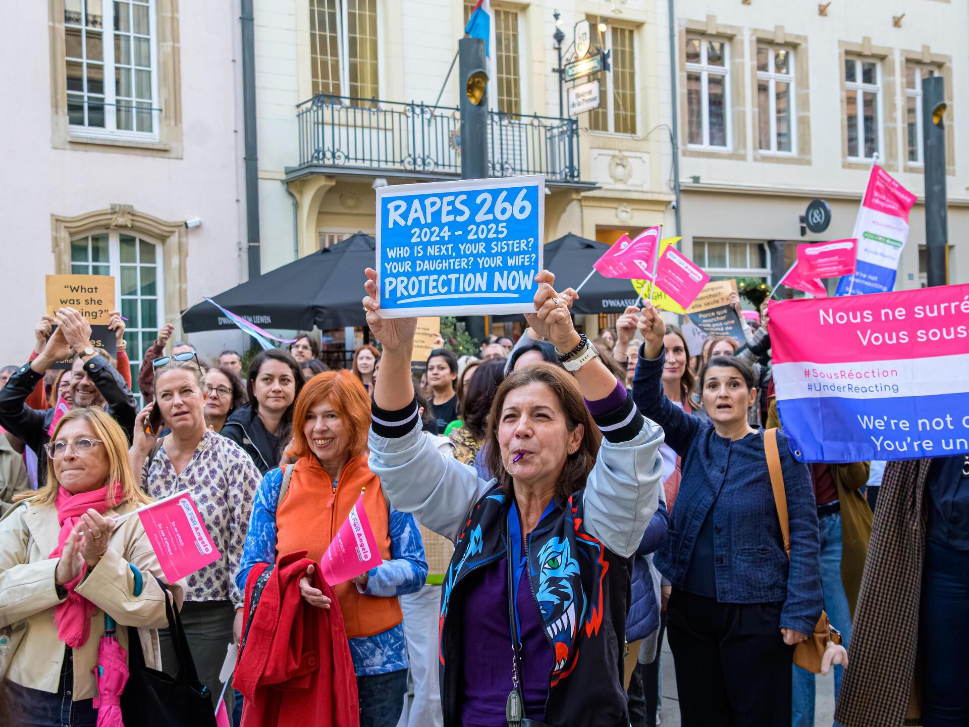 Fotogalerie | Protest in Luxemburg-Stadt: Hunderte Menschen gehen für Frauensicherheit auf die Straße