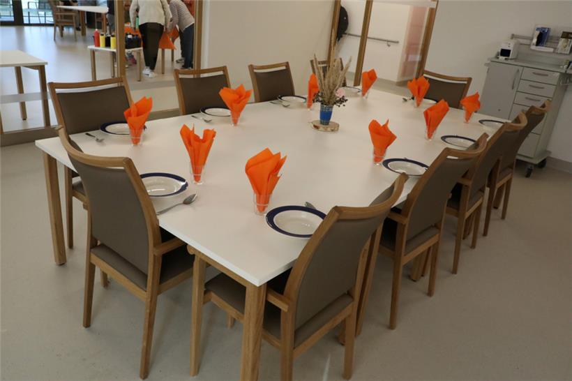 Hungrig? Dann ist man hier genau richtig: der Esstisch im Küchenbereich
