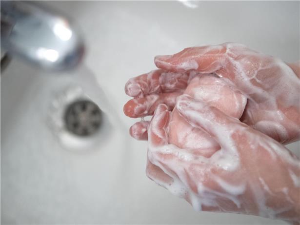 Gründliches Händewaschen als Hygienemaßnahme zur Infektionsprävention und Gesundheitsvorsorge