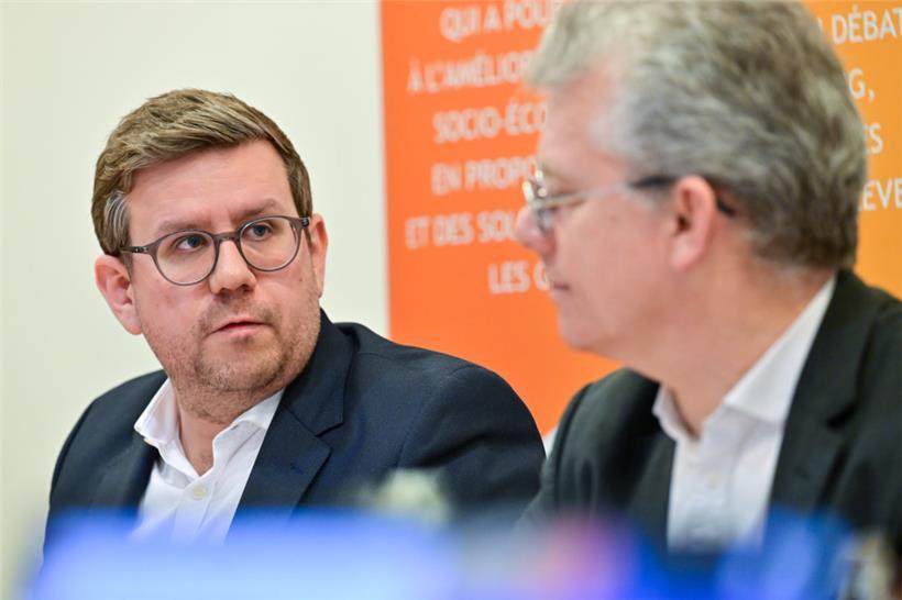 IDEA-Direktor Vincent Hein (l.) und sein Vorgänger Muriel Bouchet (r.) bei der Vorstellung der beiden Arbeitspapiere zur Rentenreform
