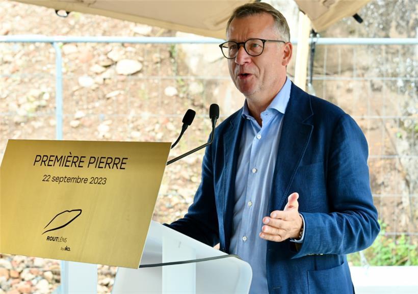 IKO-Geschäftsführer Eric Lux am Freitag bei der Grundsteinlegung