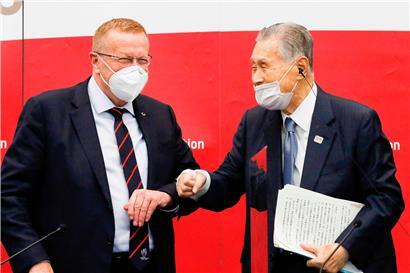 IOC-Vizepräsident John Coates (l.) mit Yoshiro Mori, dem Präsidenten des Organisationskomitees der Olympischen Spiele in Tokio
