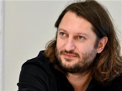 Ian de Toffoli erhält feierlich den Servais-Preis 2024 für herausragende literarische Leistungen