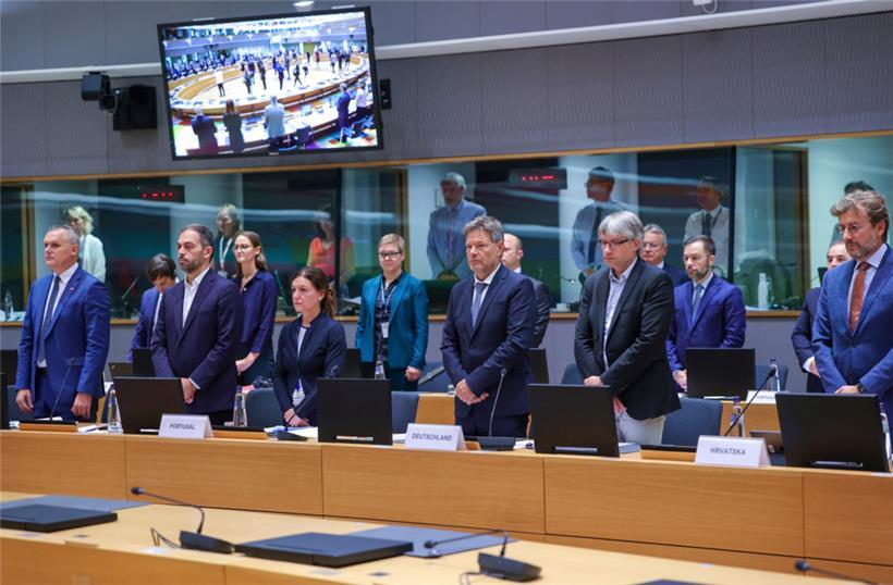 „Ich befürchte, wenn wir keine Lösung finden, die ein klares Signal sendet, dann wird es nicht genug Energie zu bezahlbaren Preisen geben“ (Jozef Sikela, tschechischer Industrieminister, Leiter des Treffens) 

