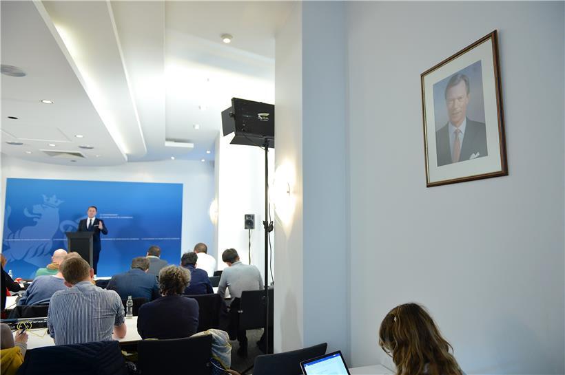 „Ich habe den festen Willen, die Monarchie zu stärken, indem wir unseren großherzoglichen Hof verbessern, transparenter machen und an das 21. Jahrhundert anpassen“, sagte Bettel am Mittwoch auf einer Pressekonferenz

