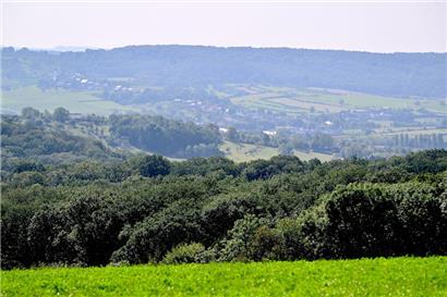 Idyllisch schmiegt sich die Gemeinde Bous-Waldbredimus in die Hügellandschaft
