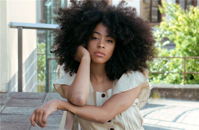 Ihren Afro mit Stolz zu tragen, war für Lucy Angeloni nicht immer einfach, denn in der Gesellschaft fehlte es an Vorbildern
