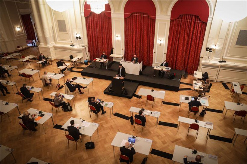 Il nous faut des députés de la majorité qui ne se voient pas principalement comme des défenseurs du gouvernement et des députés de l’opposition qui ne se comportent pas comme accusateurs permanents du gouvernement
