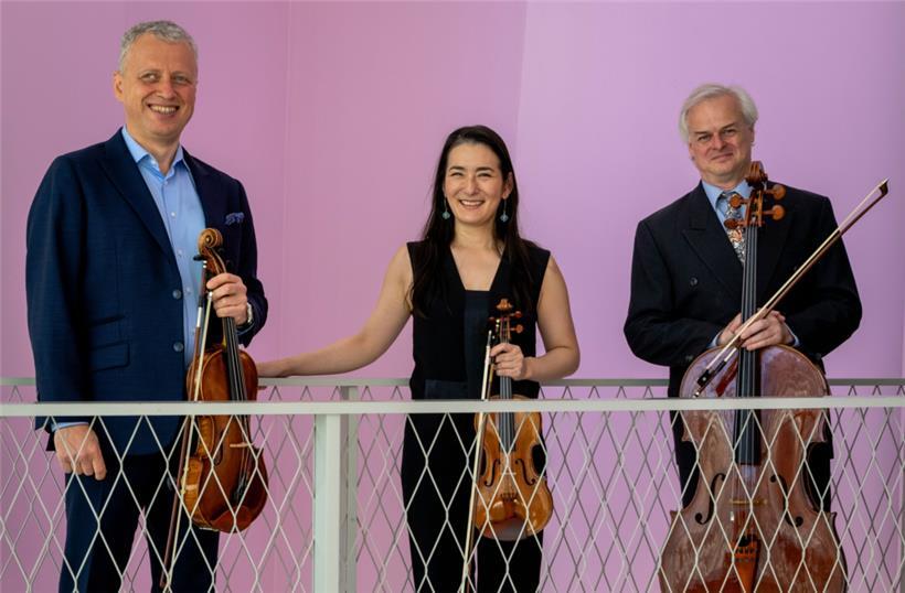 Ilan Schneider (Bratsche), Ryoko Yano (Violine) und Niall Brown (Cello)
