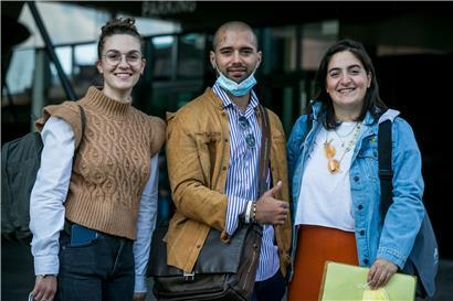 Ilaria, Massimiliano und Bianca sind drei der neuen Studenten

