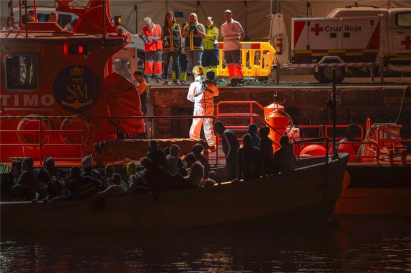 Illegale Migranten kommen im September auf der spanischen Kanareninsel El Hierro an
