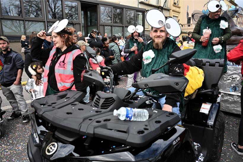 Im Alltag können Fliegen schon mal nerven, auf einer Kavalkade – wie hier am 30....