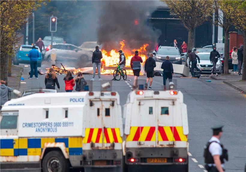 Im April kam es zu teils gewaltsamen Auseinandersetzungen zwischen Loyalisten und der Polizei wegen der Brexit-bedingten Zollkontrollen zwischen Nordirland und Großbritannien
