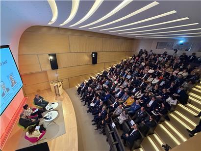 Bitte geben Sie die Bildbeschreibung an, damit ich das Alt-Tag erstellen kann.