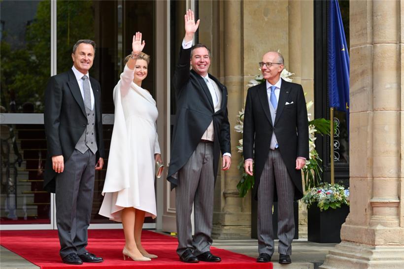 Im Cercle Cité empfängt Großherzog Guillaume, auf Einladung der Regierung, den diplomatischen Korps, den Staatsrat, Vertreter der europäischen und luxemburgischen Institutionen sowie Vertreter der Berufskammern
