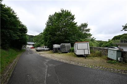 Im „Chemin de Steinsel“, wo sich zurzeit noch ein kleiner Parkplatz befindet, will Proximus einen Sendemast aufstellen
