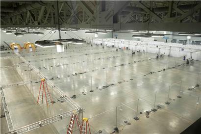 Im Convention Center in Austin (Texas) wird ein Behelfskrankenhaus für Corona-Patienten errichtet. Texas ist einer der US-Bundesstaaten, in denen am meisten neue Infektionen registriert werden.
