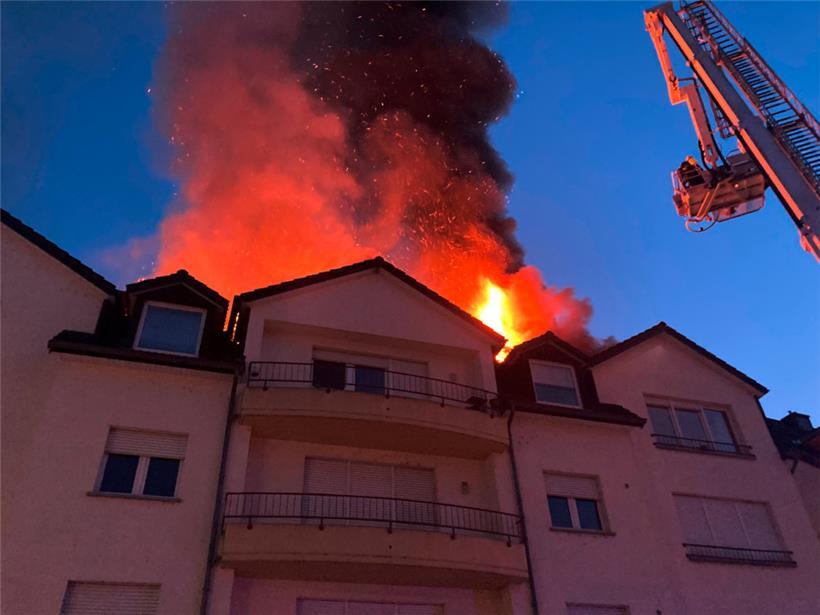 Im Dach eines Mehrfamilienhauses in Grevenmacher war am Sonntag (3.4.) ein Feuer ausgebrochen
