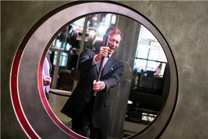 Im Dezember 2008 stürzte Großherzog Henri (hier bei einer Visite des Science Center in Differdingen im Jahr 2017) Luxemburg in eine institutionelle Krise, als er sich weigerte, das Euthanasiegesetz zu unterzeichnen
