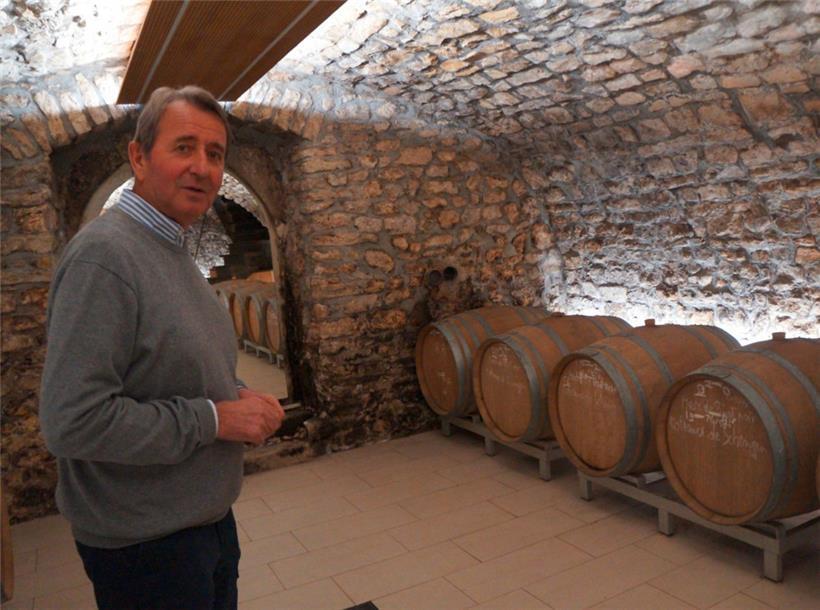 Im Fass ganz links reift der Brand für besondere Anlässe der Regierung