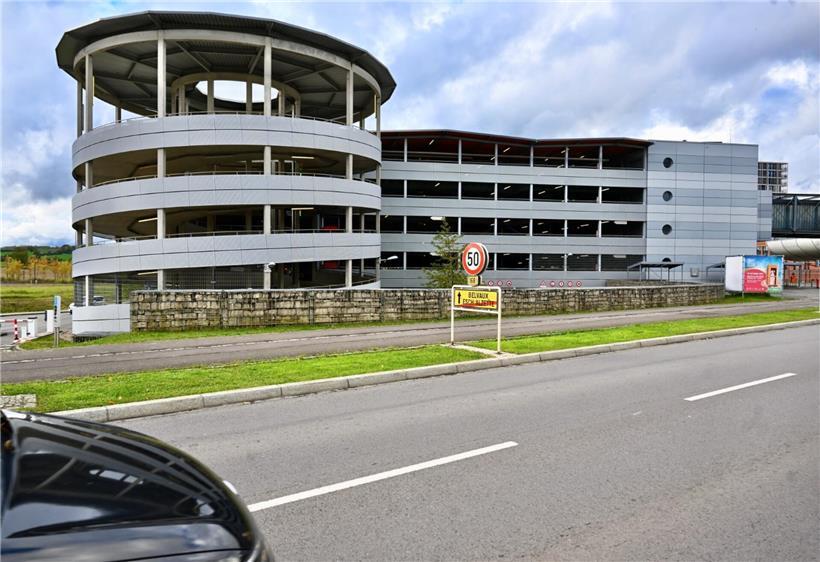 Brand im Parkhaus Belval im Februar 2014 mit Rauch und Flammen in der Tiefgarage